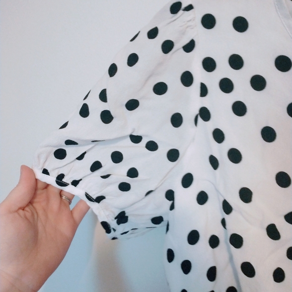 Charlie Holiday the Holiday top features puff sleeves, a round neckline, drawstr - Picture 5 of 6